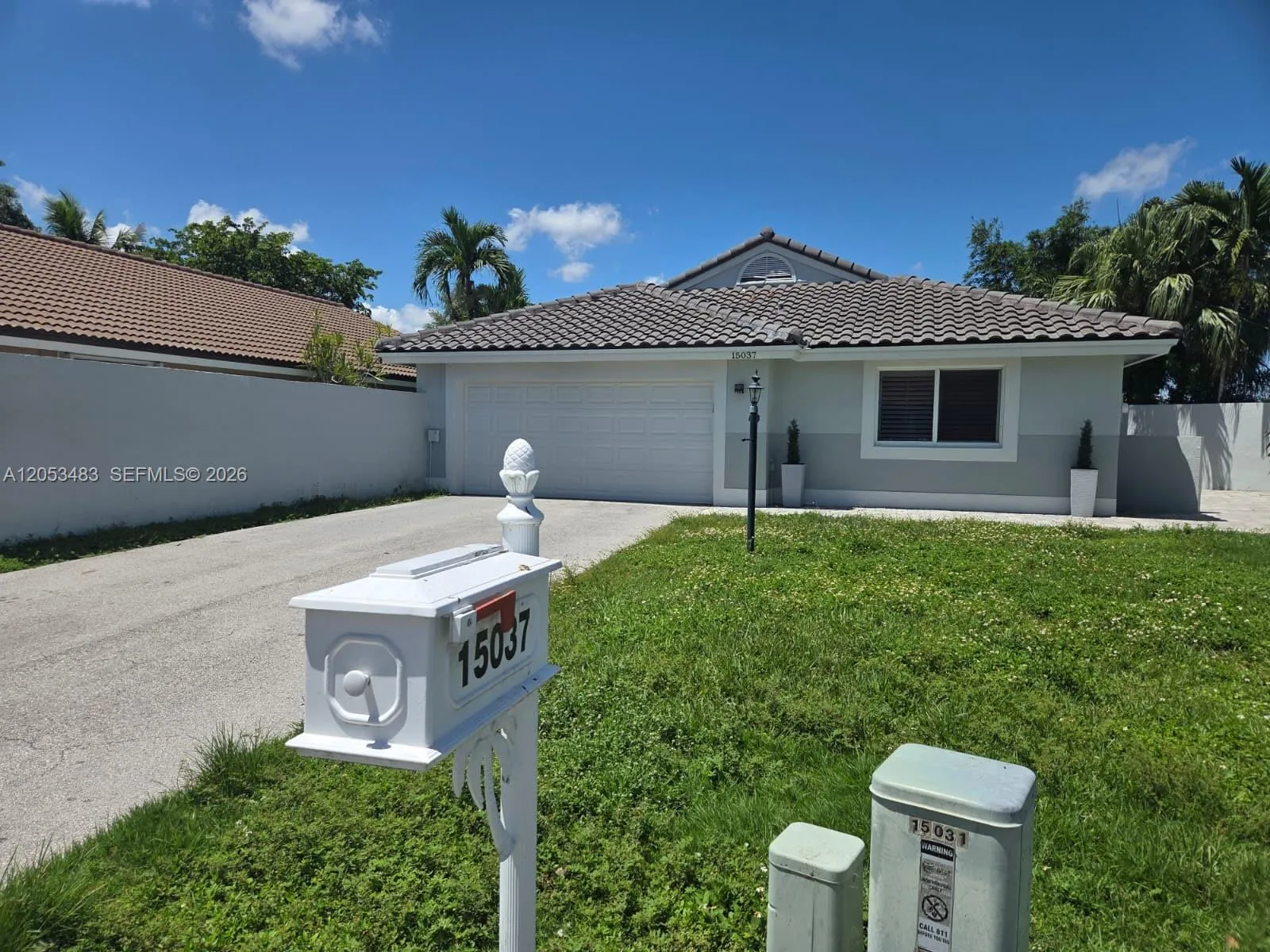 Foto de propiedad en 15037 Brighton Lane, Davie, FL 33331 Davie con MLS# 
