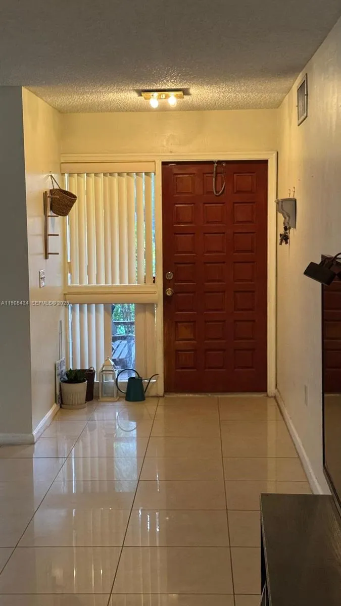 Foto de propiedad en 15039 SW 89th Terr Road, Miami, FL 33196 Miami con MLS# 