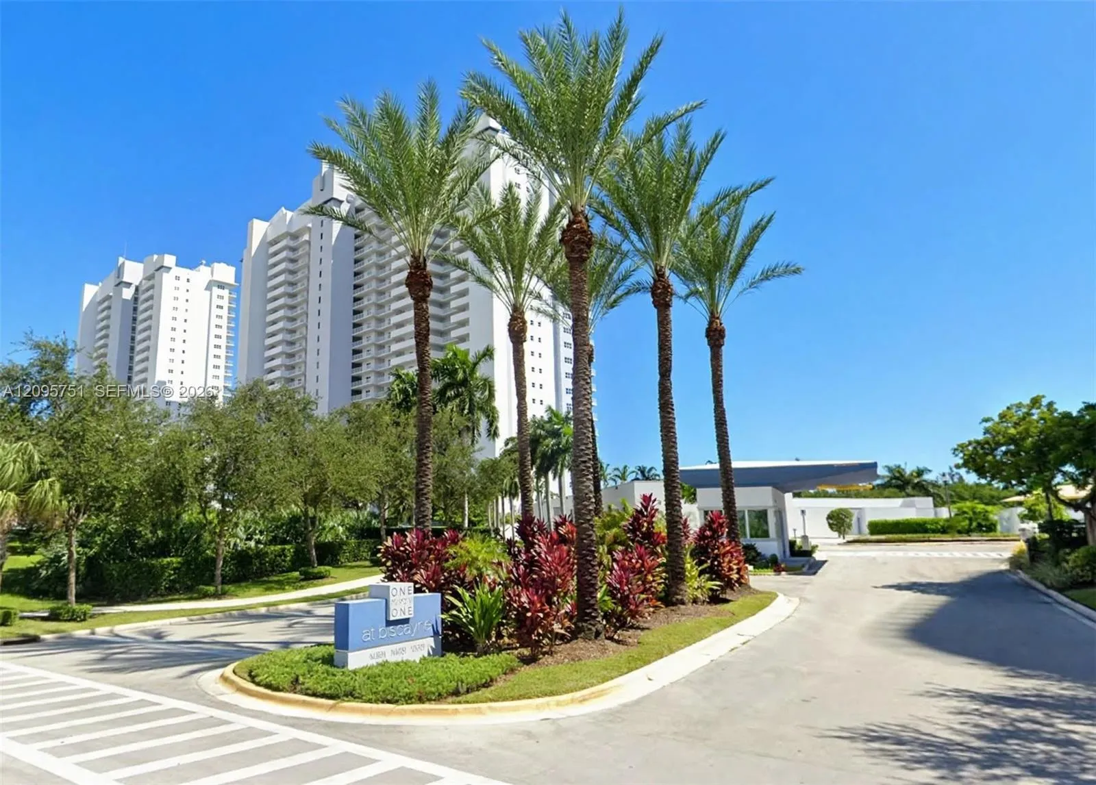 En Renta 15051 Royal Oaks Lane 1704, North Miami, FL 33181, North Miami, FL 33181