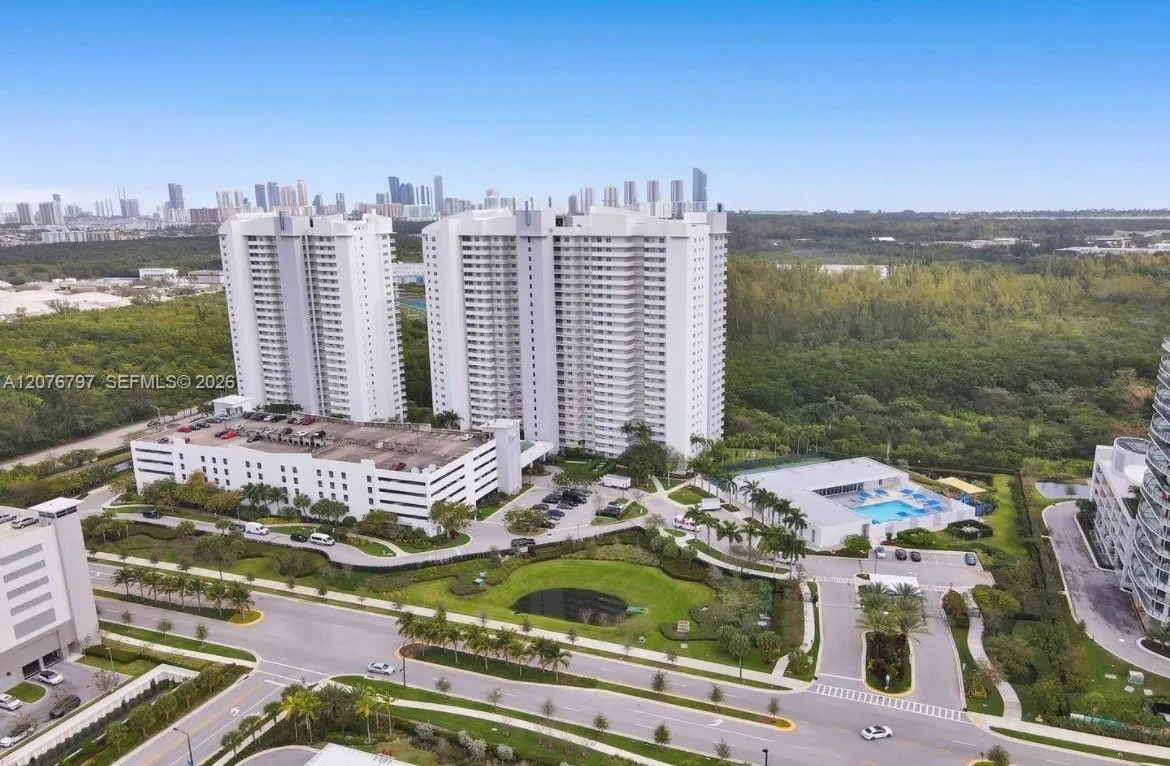 En Renta 15051 Royal Oaks Lane 2403, North Miami, FL 33181, North Miami, FL 33181