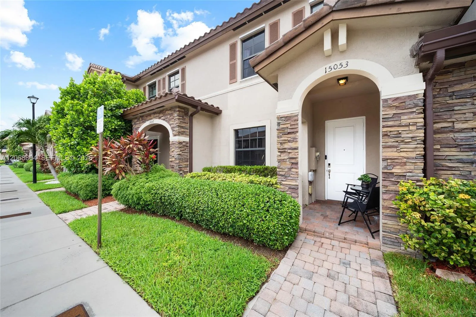Foto de propiedad en 15053 SW 115th Terrace ., Miami, FL 33196 Miami con MLS# 