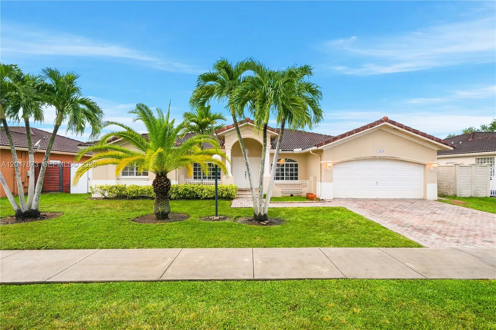 Foto de propiedad en 15059 SW 33rd Terrace, Miami, FL 33185 Miami con MLS# 