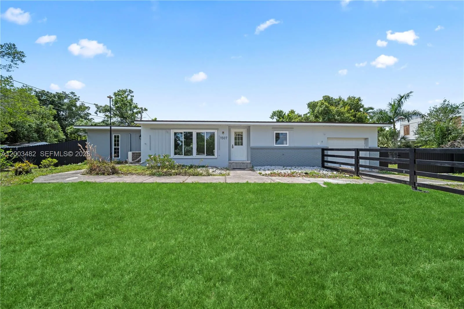 Foto de propiedad en 1507 Lavilla Road, FL 33950  con MLS# 