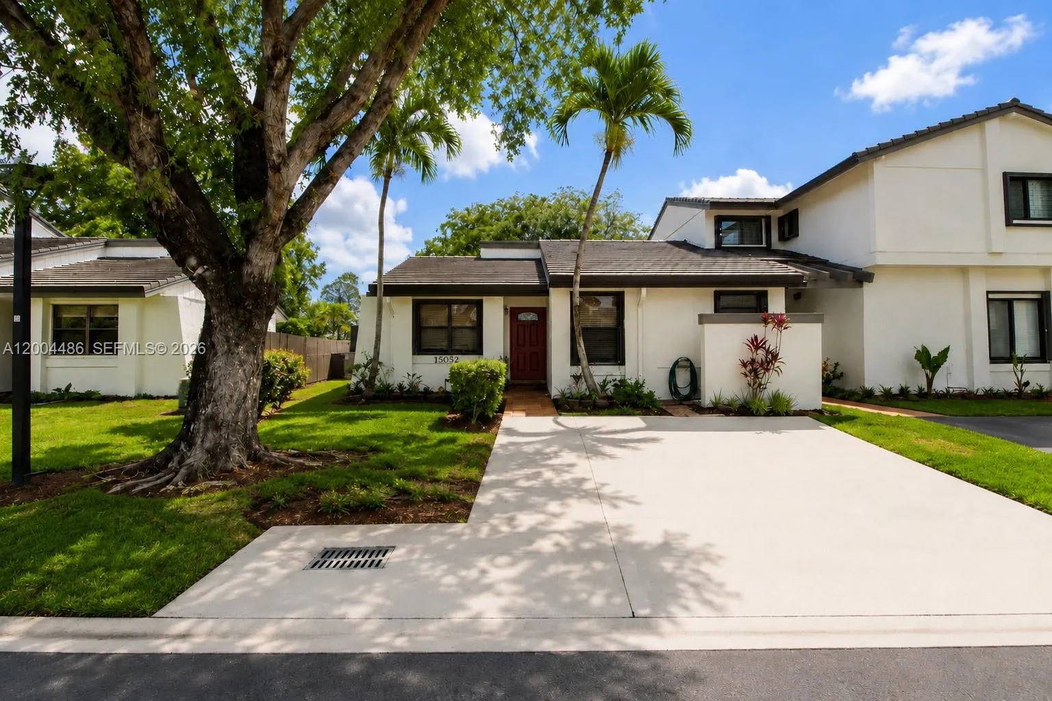 Foto de propiedad en 15071 SW 127th Court, Miami, FL 33186 Miami con MLS# 