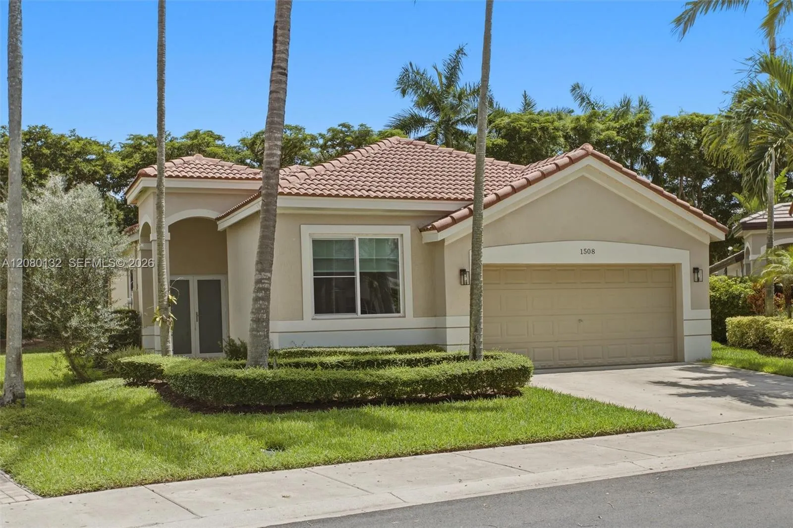 Foto de propiedad en 1508 Winterberry Lane, Weston, FL 33327 Weston con MLS# 