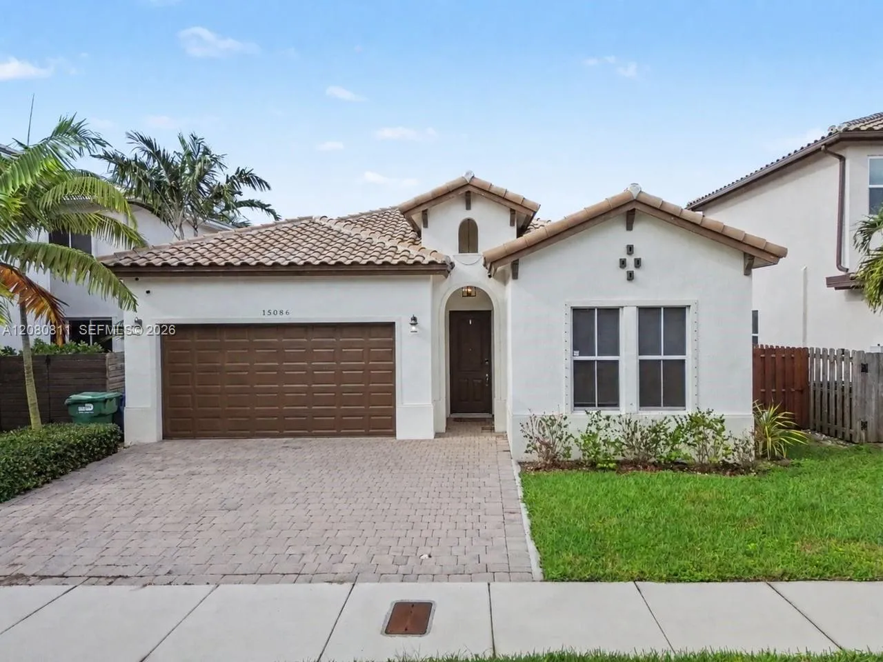 Foto de propiedad en 15086 SW 176th Terrace, Miami, FL 33187 Miami con MLS# 