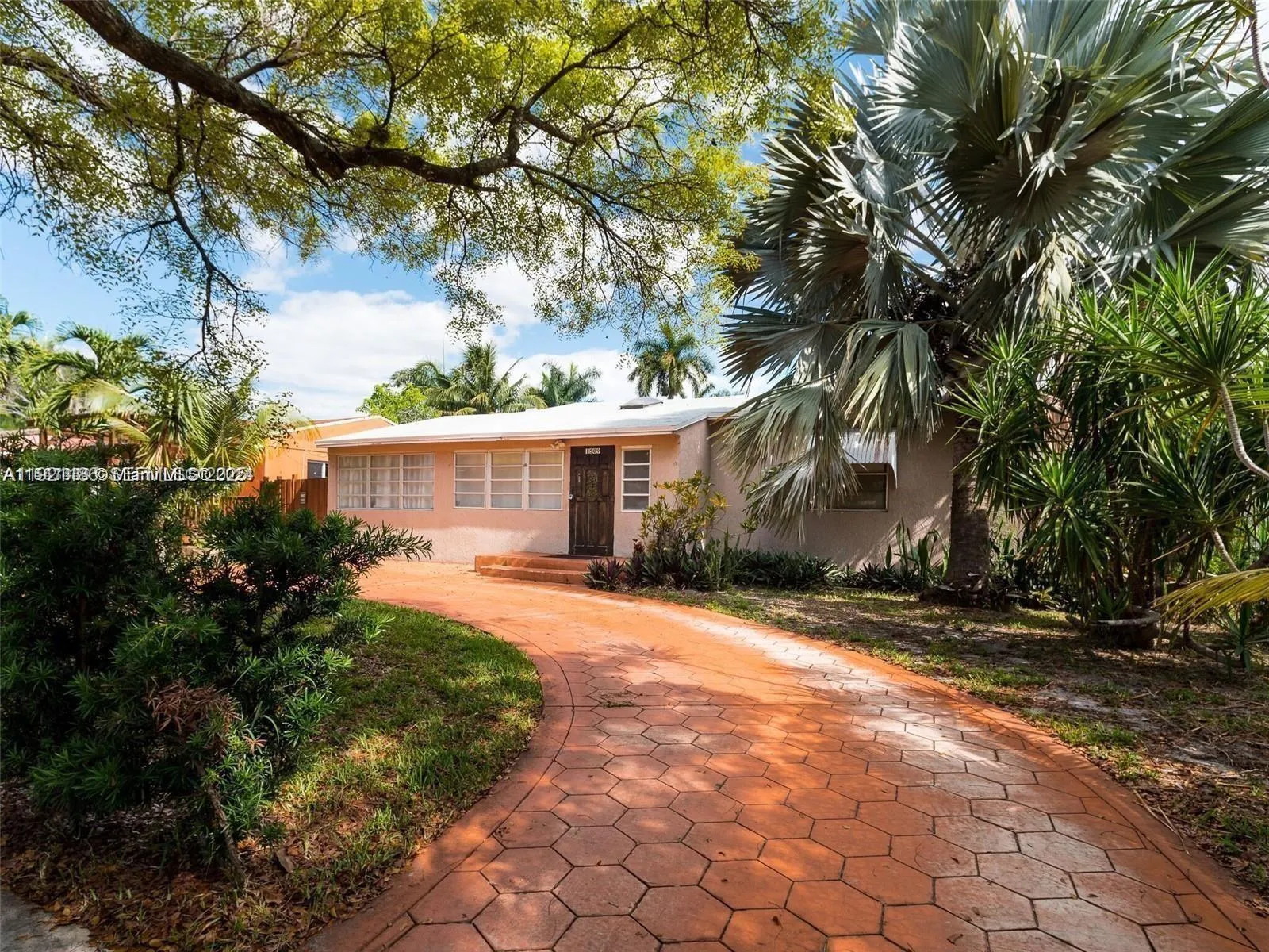Foto de propiedad en 1509 Fletcher Street, Hollywood, FL 33020 Hollywood con MLS# 