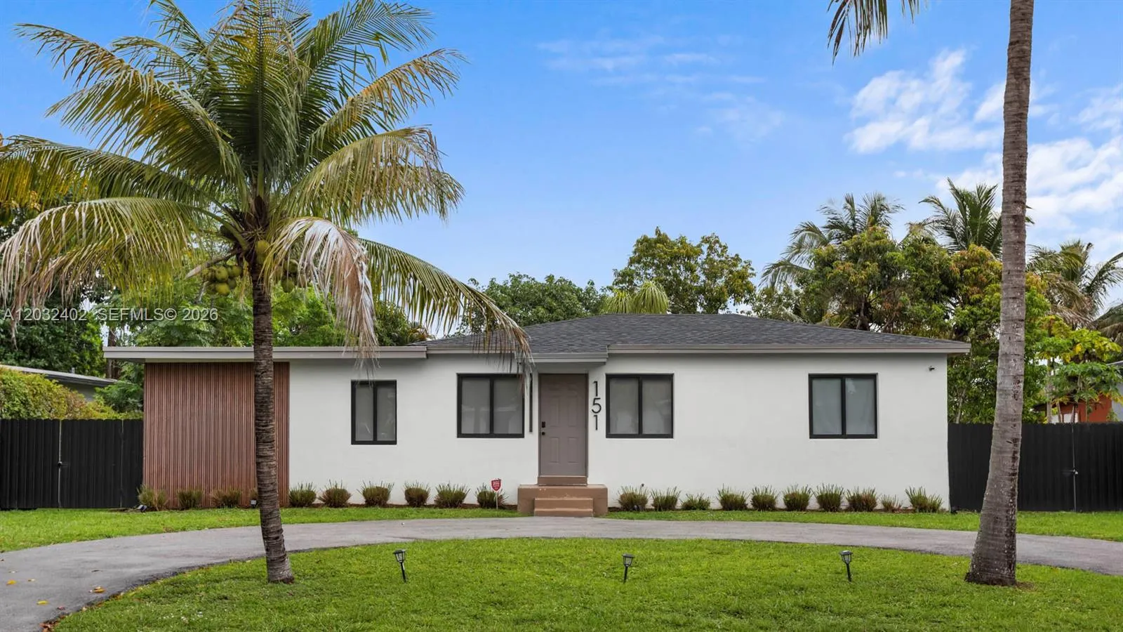 Foto de propiedad en 151 NW 146th Street 151, Miami, FL 33168 Miami con MLS# 