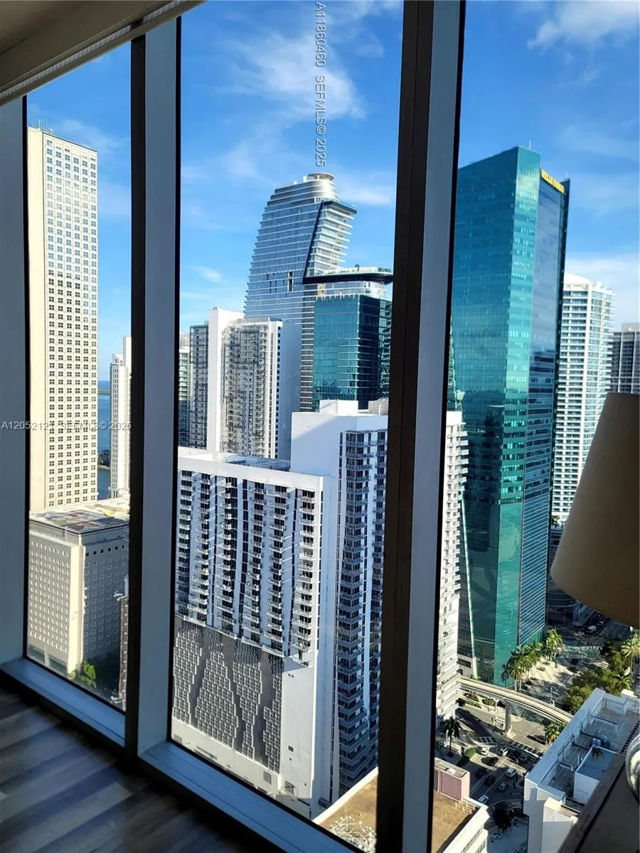 Foto de propiedad en 151 SE 1st Street PH11, Miami, FL 33131 Miami con MLS#
