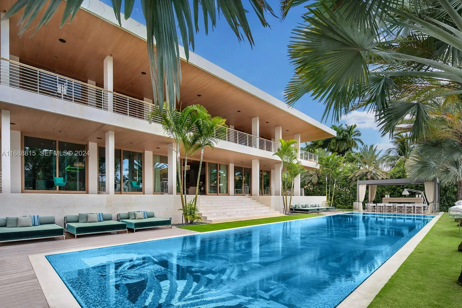 Foto de propiedad en 1510 W 25th Street, Miami Beach, FL 33140 Miami Beach con MLS# 