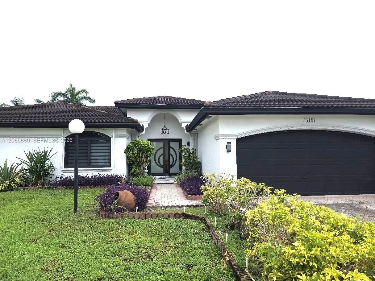 Foto de propiedad en 15101 SW 180th Terrace, Miami, FL 33187 Miami con MLS# 