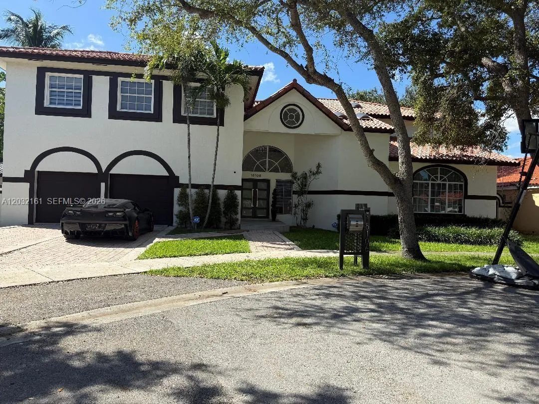 Foto de propiedad en 15106 NW 89th Court, Miami Lakes, FL 33018 Miami Lakes con MLS# 