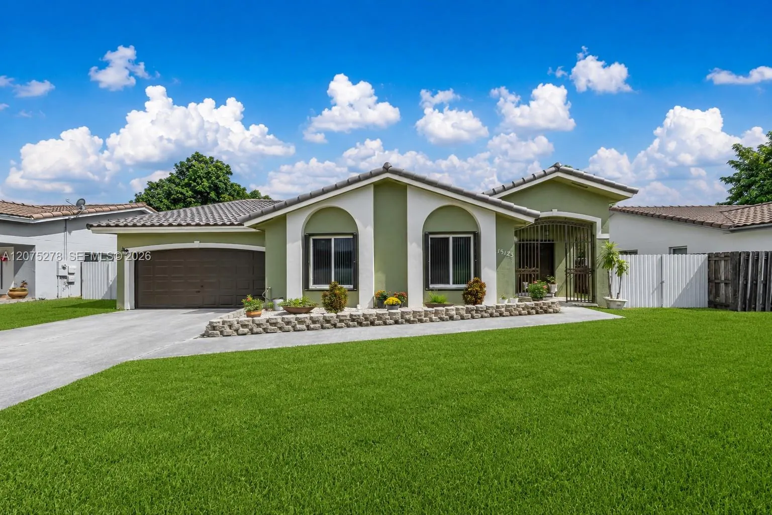 Foto de propiedad en 15123 SW 179th Street, Miami, FL 33187 Miami con MLS# 