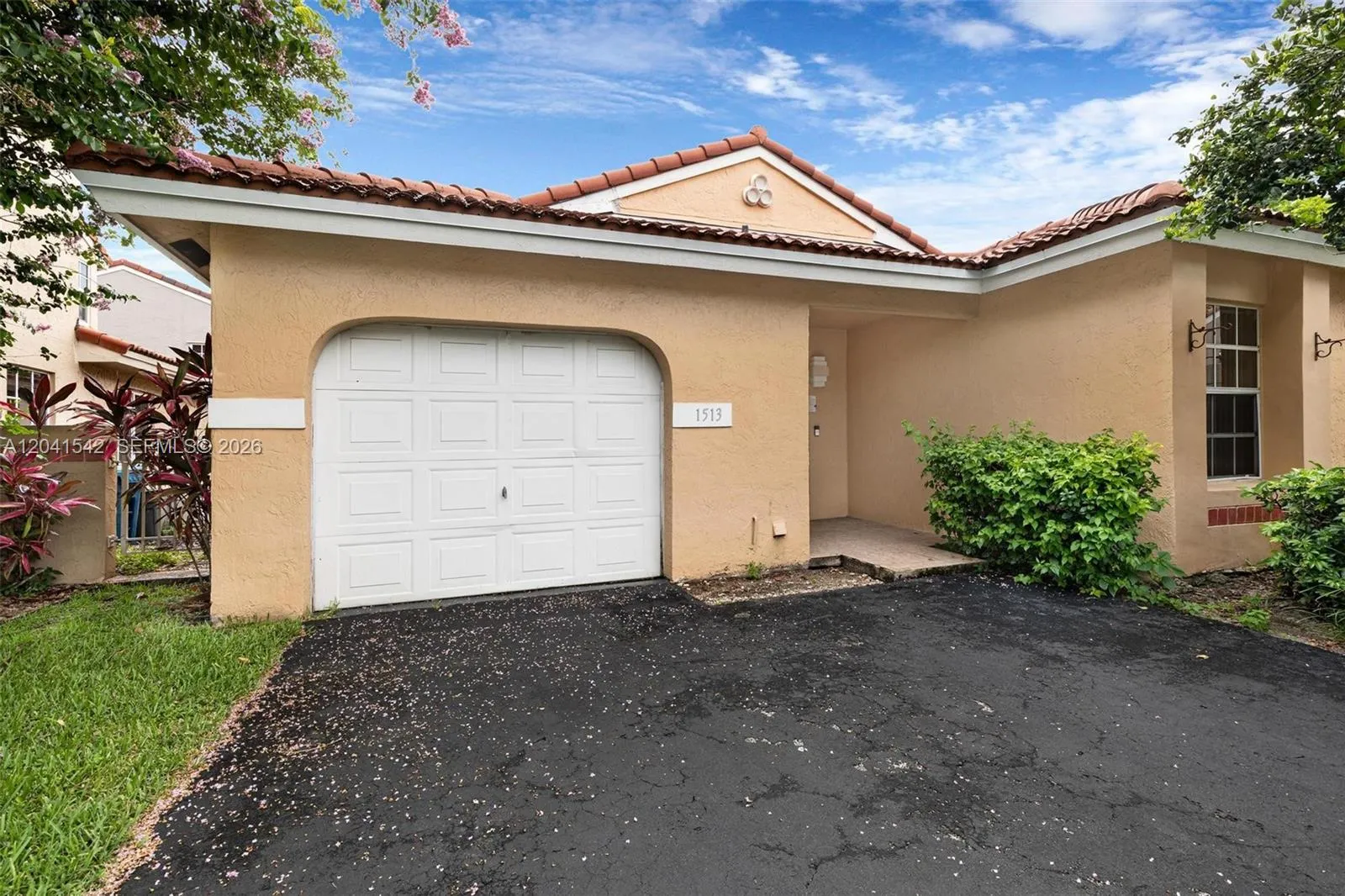 Foto de propiedad en 1513 Garden Road, Weston, FL 33326 Weston con MLS# 