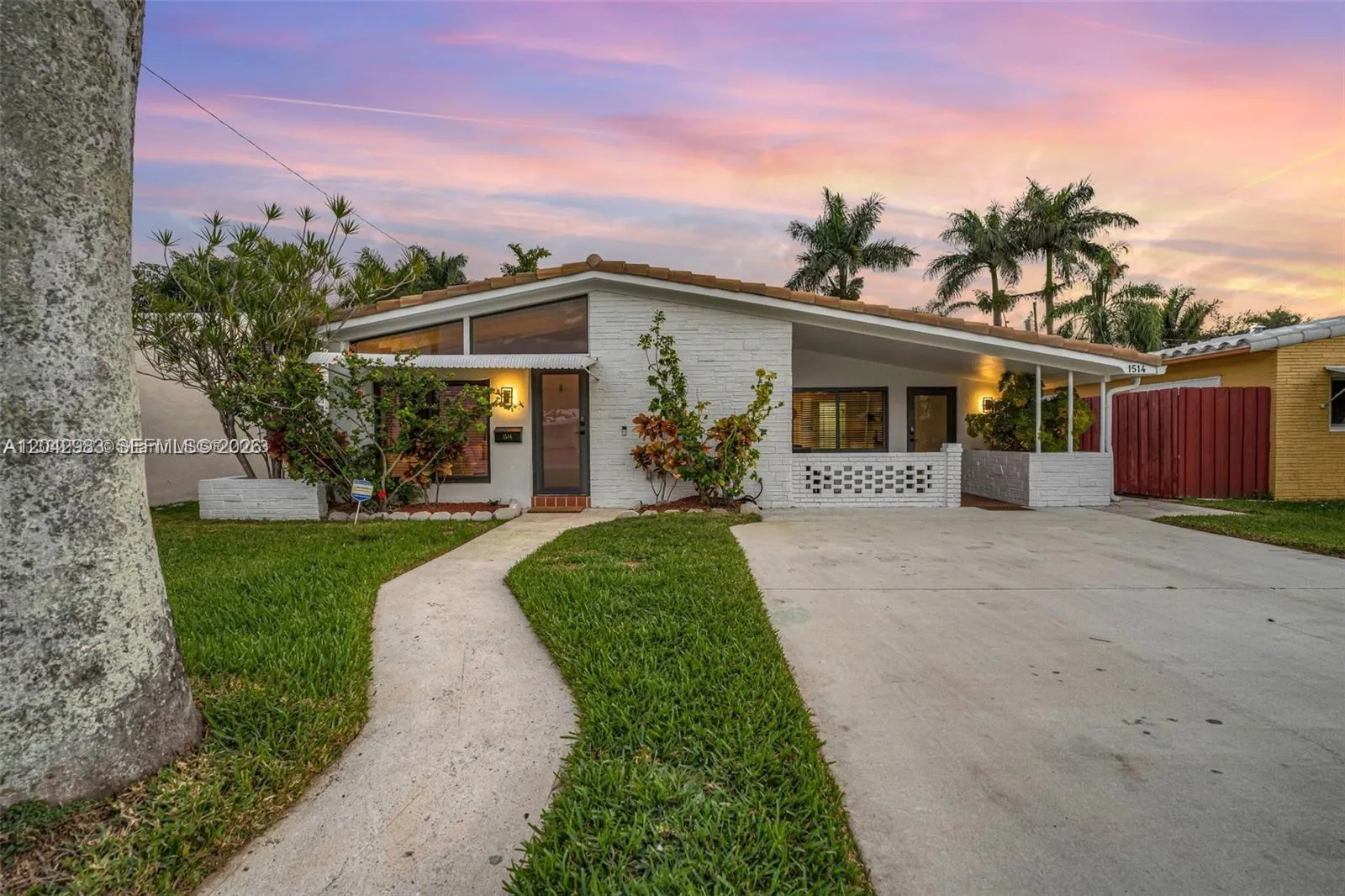Foto de propiedad en 1514 Liberty Street, Hollywood, FL 33020 Hollywood con MLS# 
