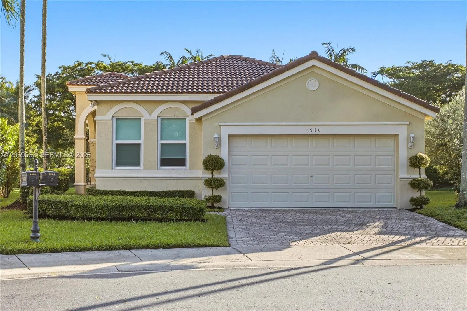Foto de propiedad en 1514 Winterberry Lane, Weston, FL 33327 Weston con MLS# 