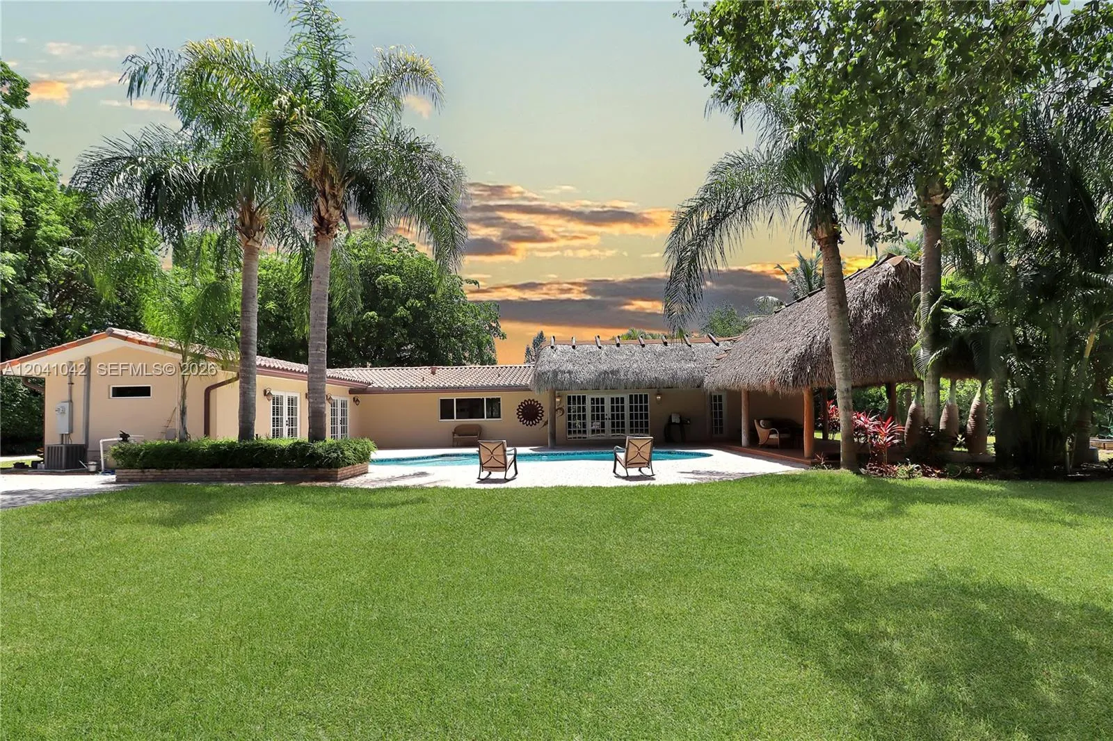 Foto de propiedad en 15144 SW 72nd Court, Palmetto Bay, FL 33158 Palmetto Bay con MLS# 