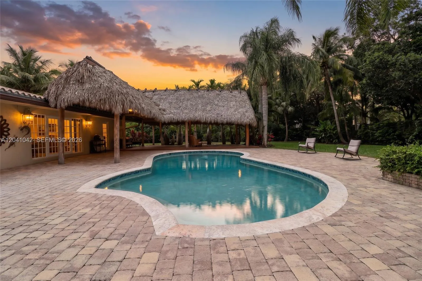 Foto de propiedad en 15144 SW 72nd Court, Palmetto Bay, FL 33158 Palmetto Bay con MLS# 
