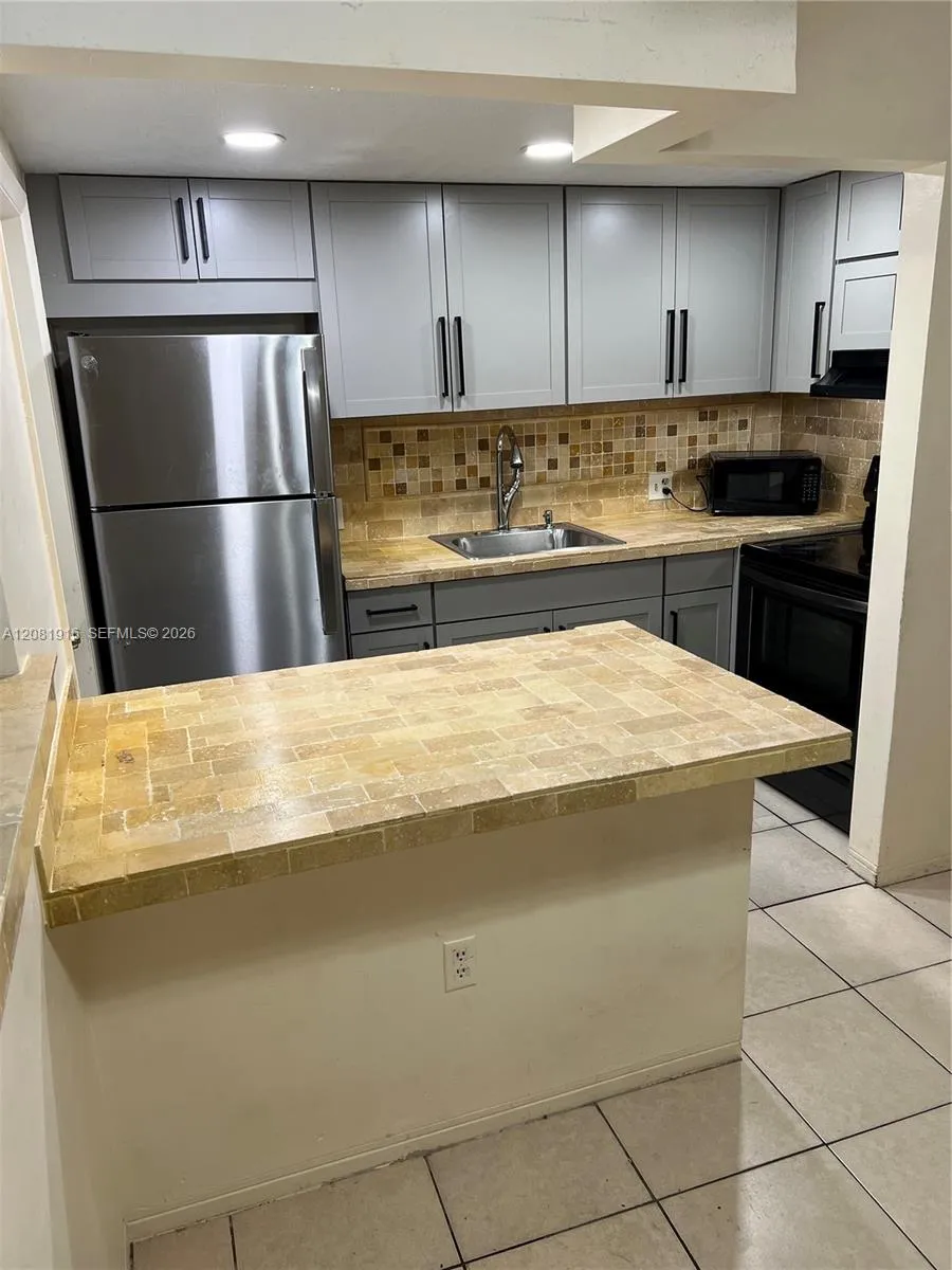 En Renta 1515 NE 125th Terrace 407, North Miami, FL 33161, North Miami, FL 33161