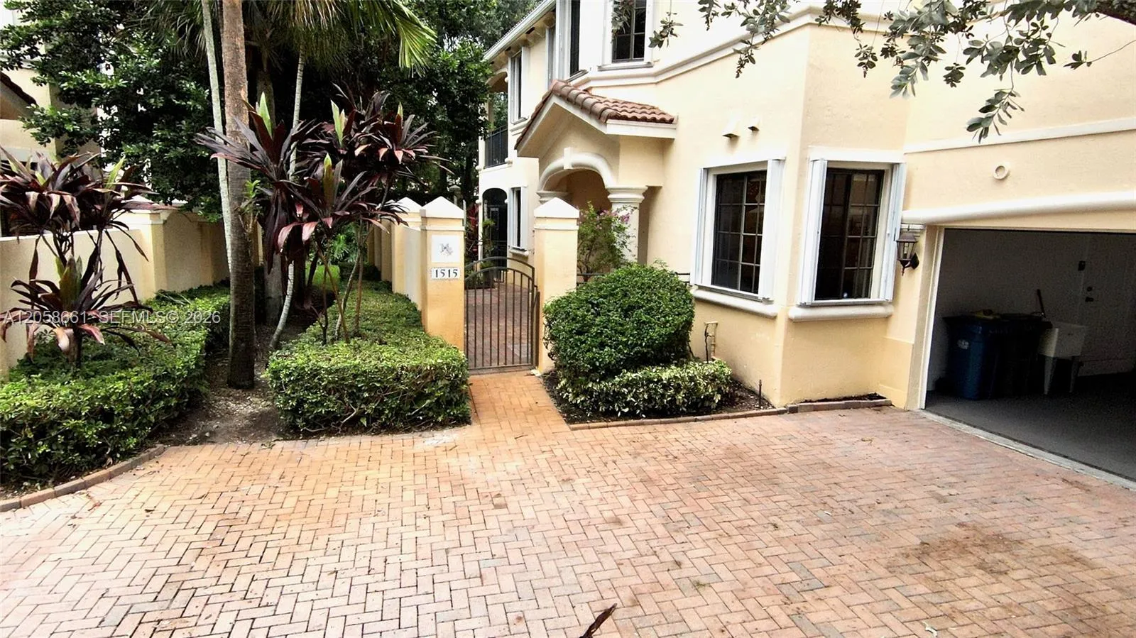 Foto de propiedad en 1515 Passion Vine Circle 2-1, Weston, FL 33326 Weston con MLS# 