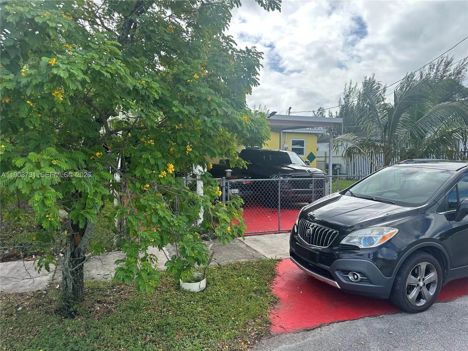 Foto de propiedad en 15151 Railroad Drive, Miami Gardens, FL 33054 Miami Gardens con MLS# 