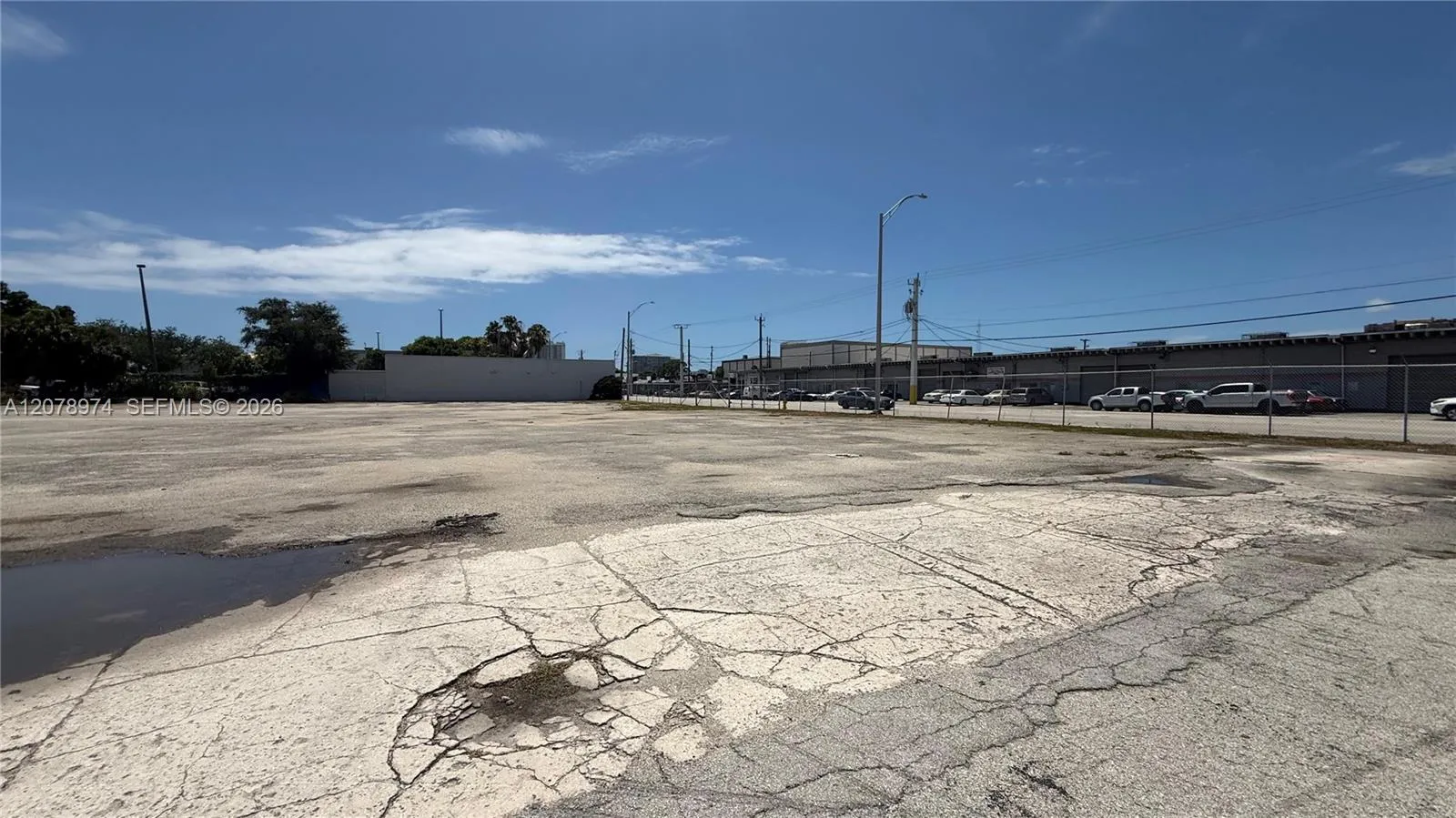 Foto de propiedad en 15151 W Dixie Highway, North Miami Beach, FL 33162 North Miami Beach con MLS# 