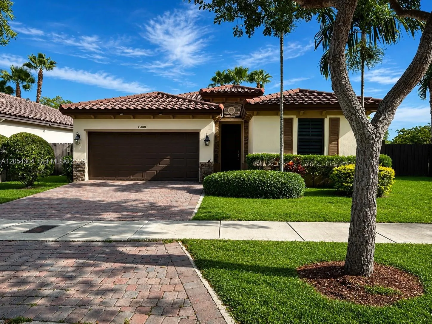 Foto de propiedad en 15180 SW 119th Way, Miami, FL 33196 Miami con MLS# 