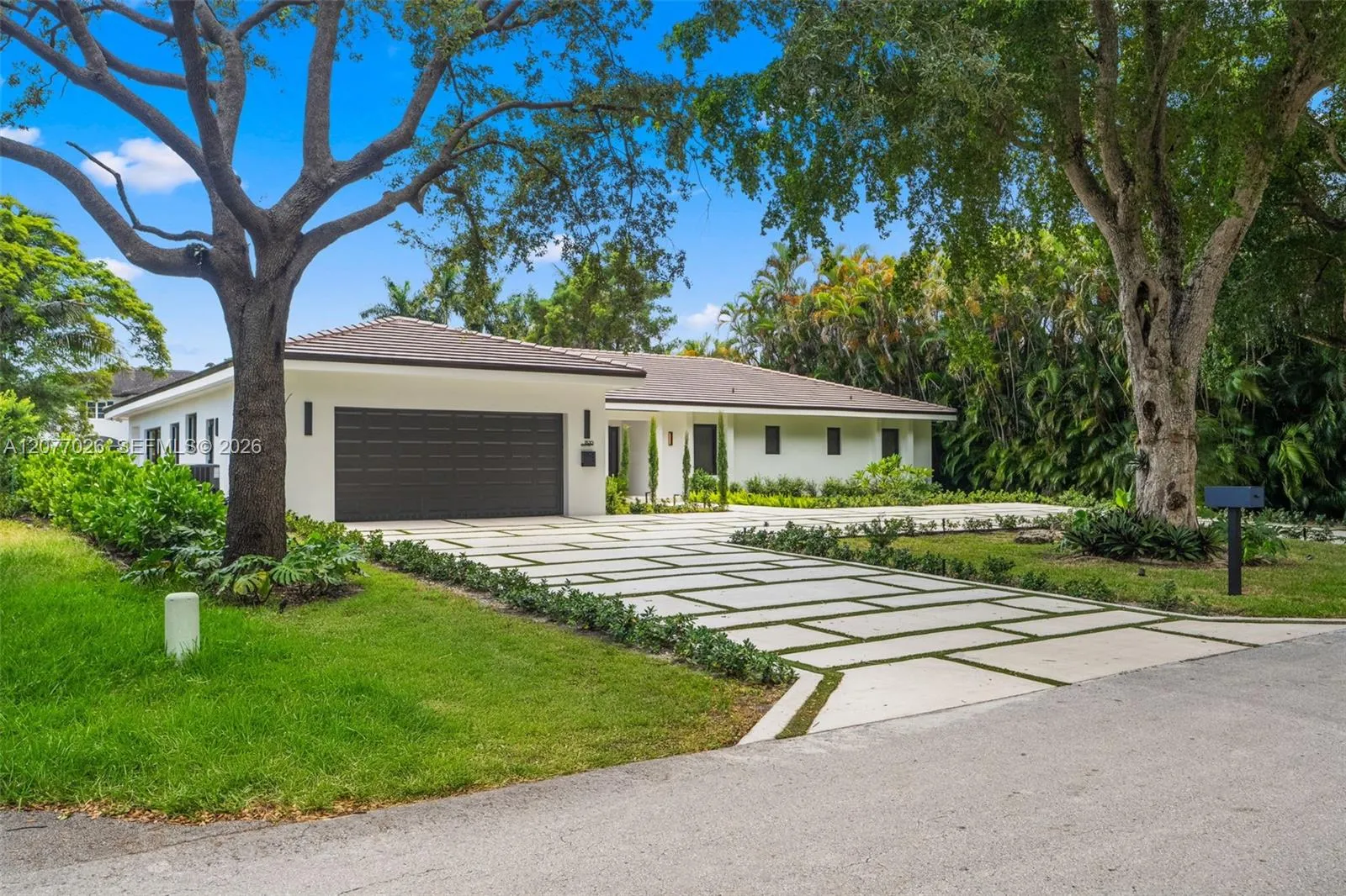 Foto de propiedad en 1520 Lugo Avenue, Coral Gables, FL 33156 Coral Gables con MLS# 