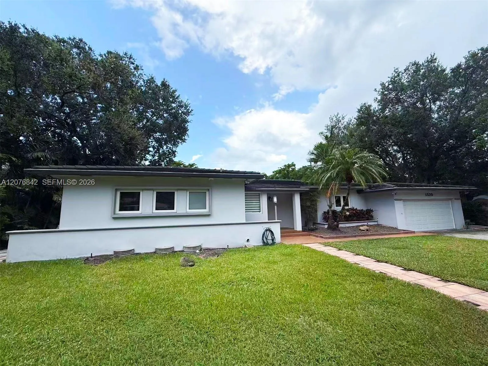 Foto de propiedad en 1520 Miller Road ., Coral Gables, FL 33146 Coral Gables con MLS# 