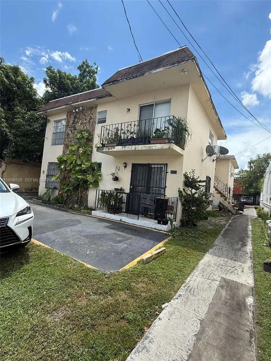 En Venta 1520 SW 1st Street, Miami, FL 33135, Miami, FL 33135