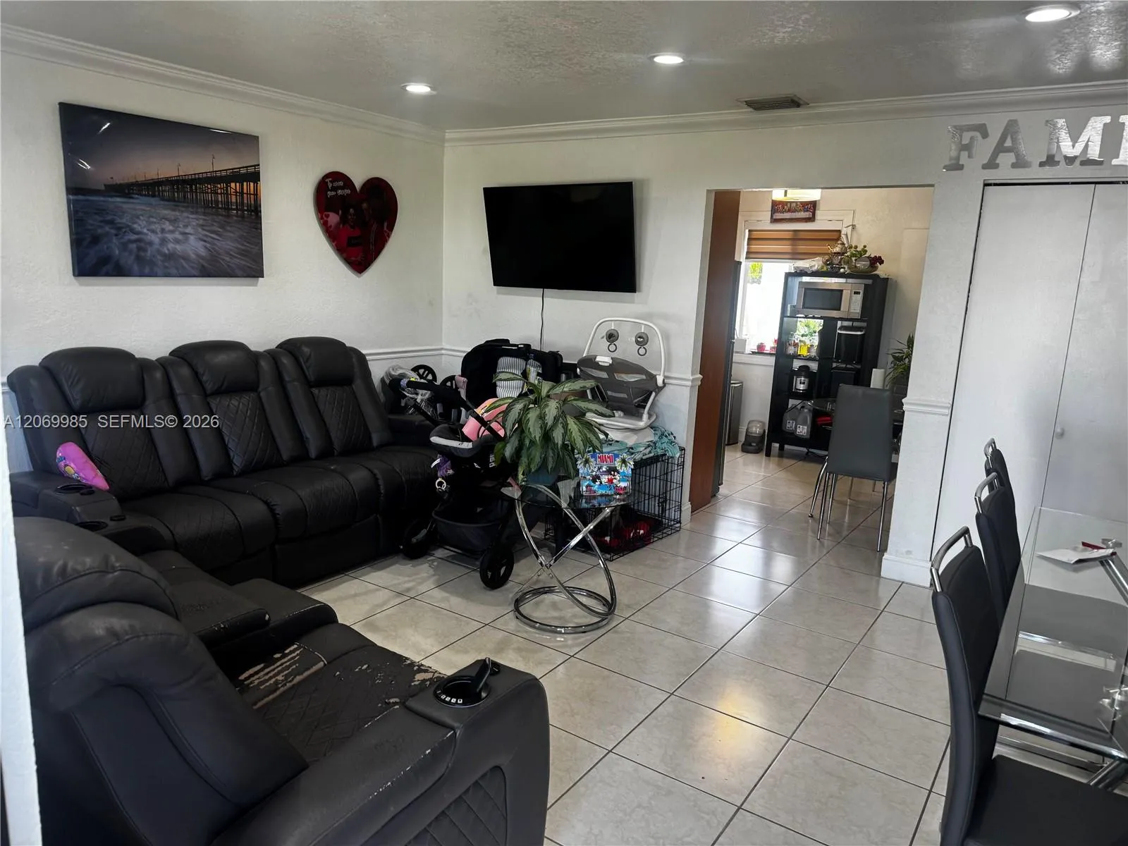 Foto de propiedad en 15200 Railroad Drive, Miami Gardens, FL 33054 Miami Gardens con MLS# 