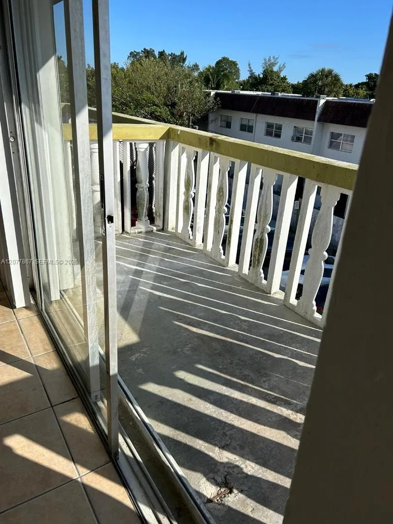 Foto de propiedad en 15201 NE 6th Avenue C302, Miami, FL 33162 Miami con MLS# 