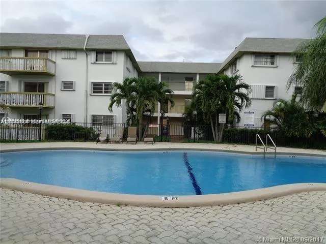 Foto de propiedad en 15205 NE 6th Avenue D212, Miami, FL 33162 Miami con MLS# 