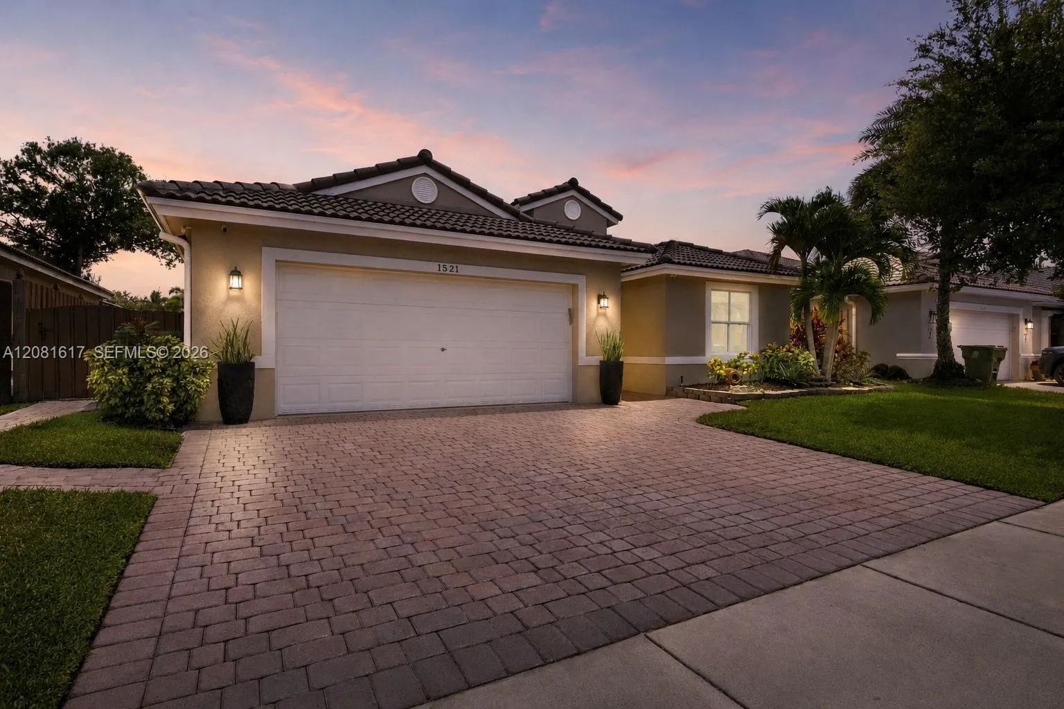 Foto de propiedad en 1521 SW 194th Terrace, Pembroke Pines, FL 33029 Pembroke Pines con MLS# 