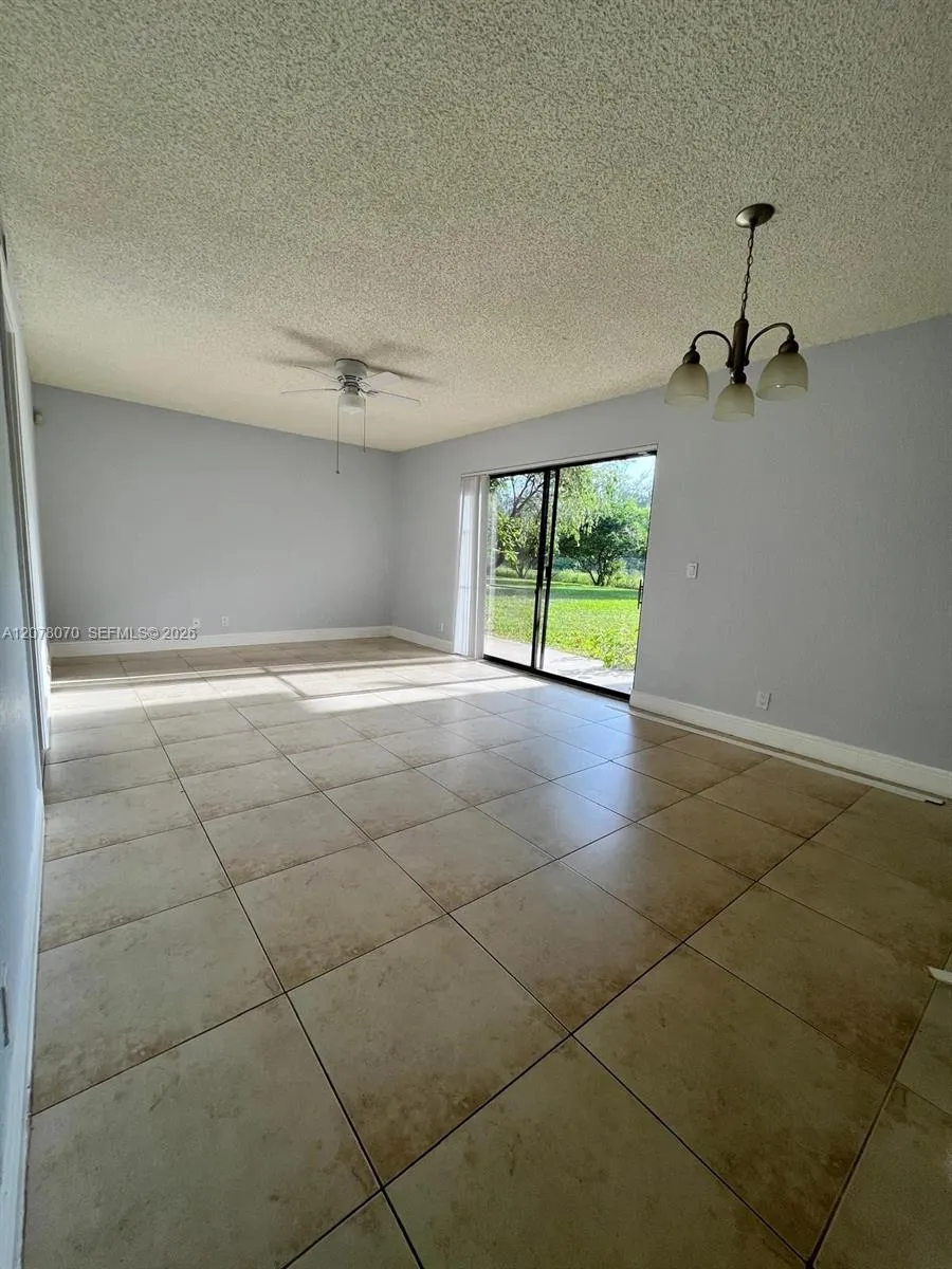 Foto de propiedad en 1521 Windorah Way A, West Palm Beach, FL 33411 West Palm Beach con MLS# 