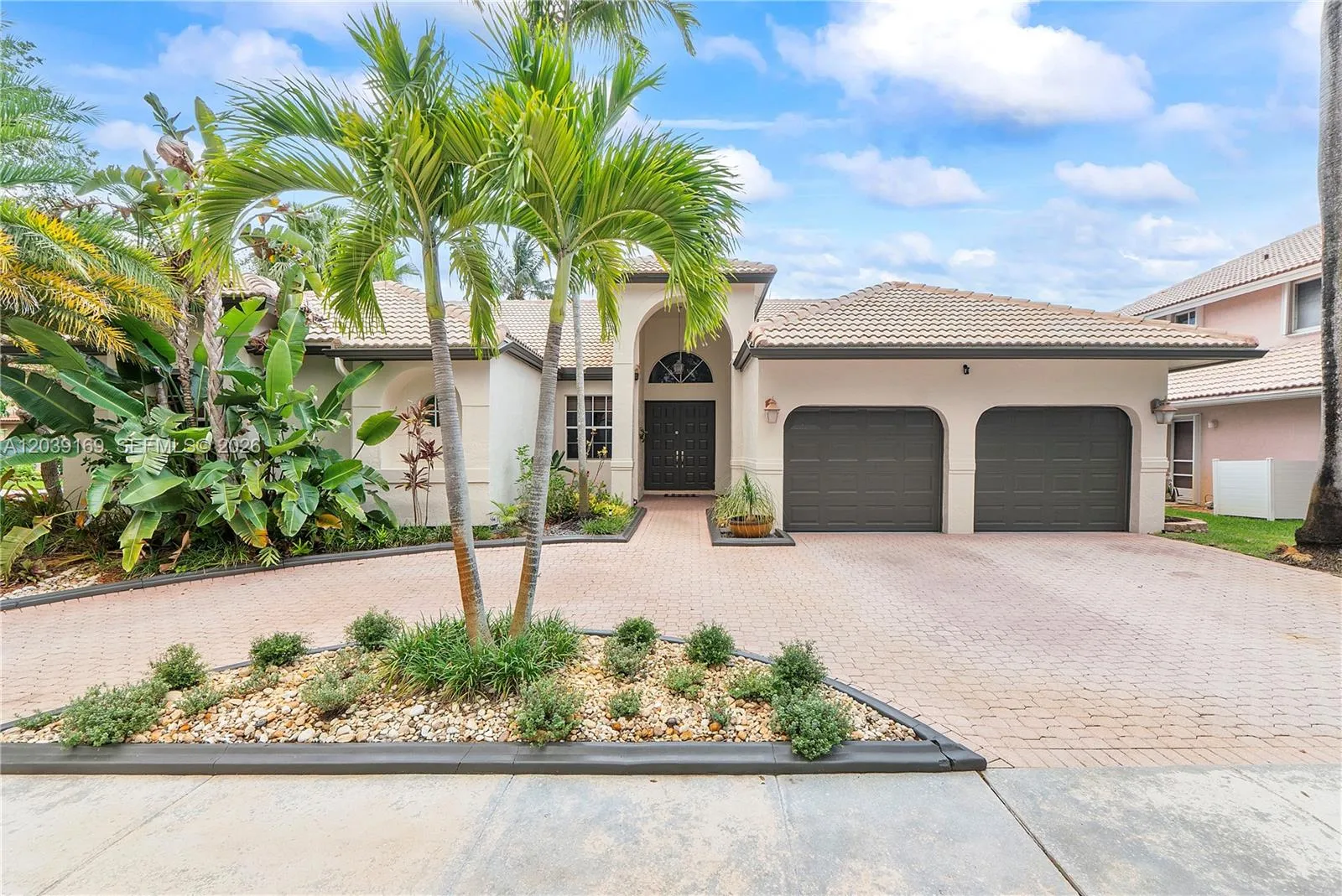 Foto de propiedad en 1522 NW 182nd Way, Pembroke Pines, FL 33029 Pembroke Pines con MLS# 