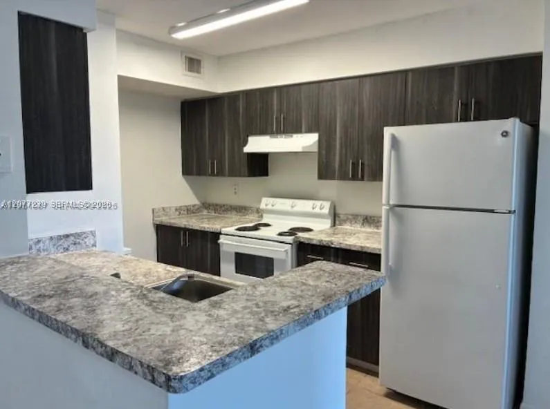 Foto de propiedad en 15221 SW 80th Street 306, Miami, FL 33193 Miami con MLS# 