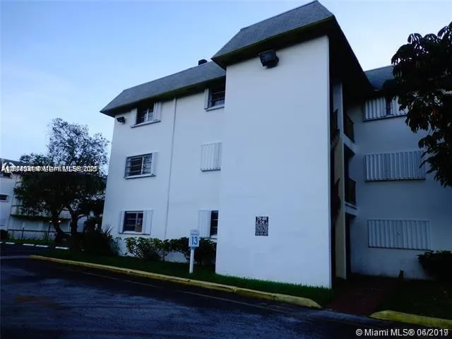 Foto de propiedad en 15225 NE 6th Avenue B207, Miami, FL 33162 Miami con MLS# 