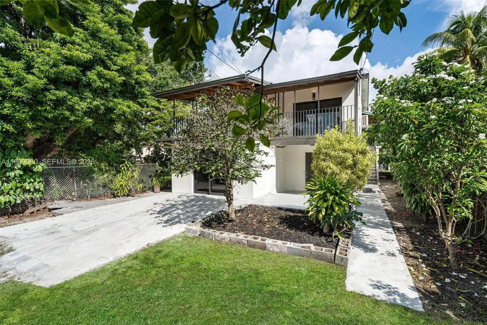 Foto de propiedad en 1523 NW 38th Street, Miami, FL 33142 Miami con MLS# 