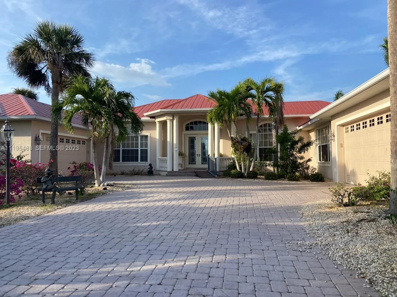 Foto de propiedad en 1524 Columbian Drive, Punta Gorda, FL 33950 Punta Gorda con MLS# 