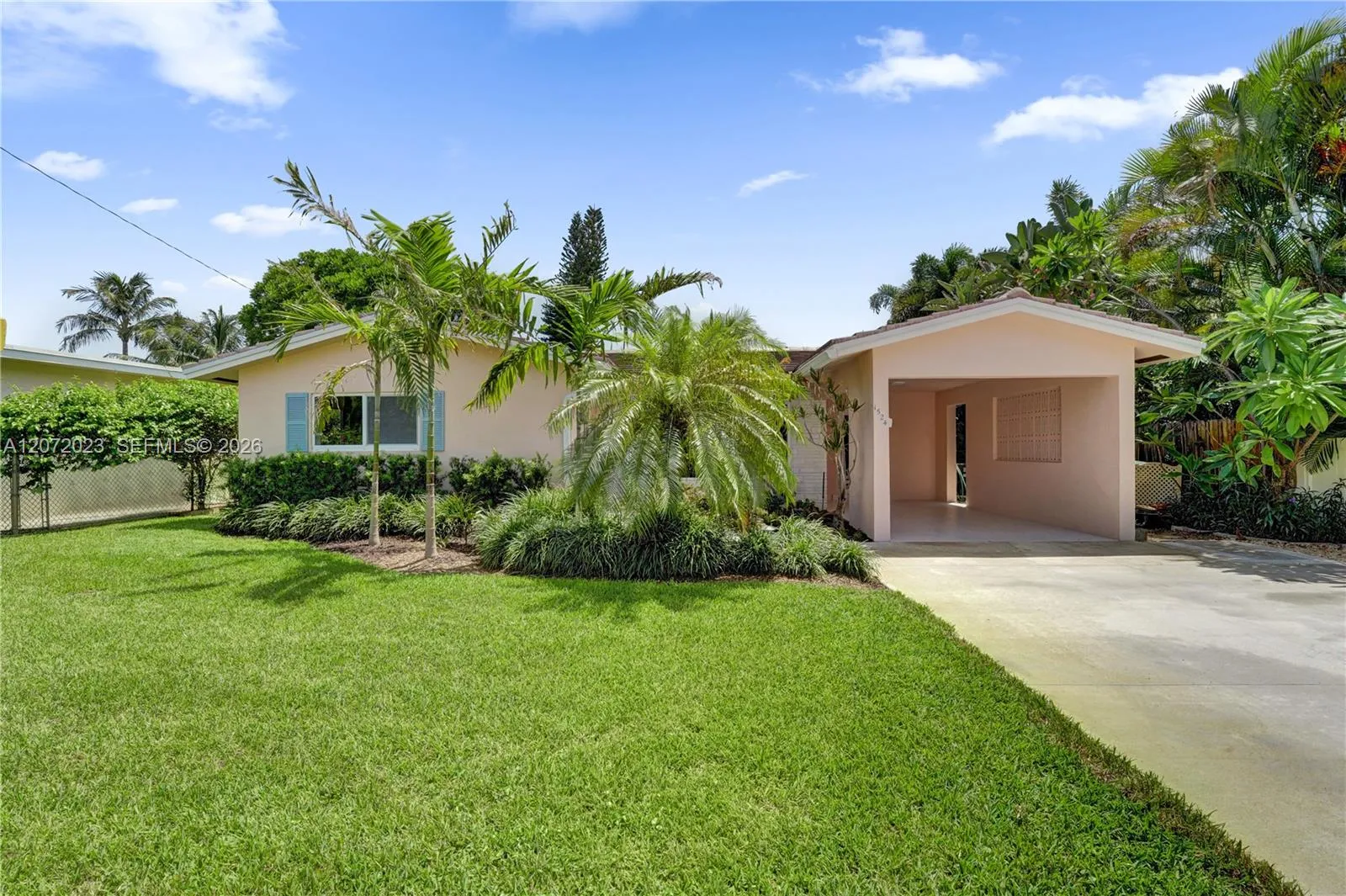 Foto de propiedad en 1524 NE 37th Street, Oakland Park, FL 33334 Oakland Park con MLS# 