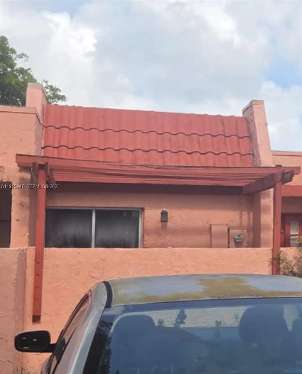 Foto de propiedad en 1524 NW 56th Avenue 7, Lauderhill, FL 33313 Lauderhill con MLS# 