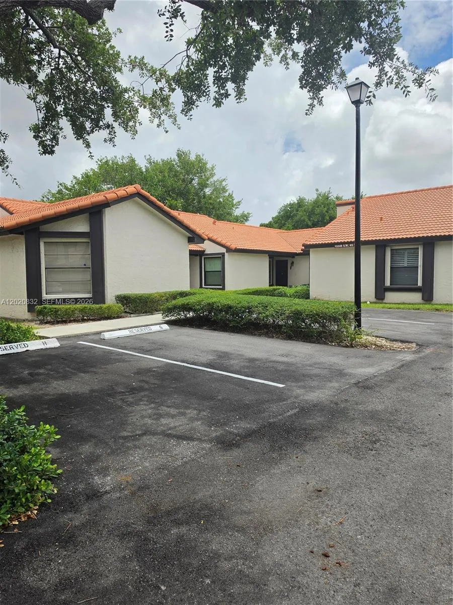 Foto de propiedad en 15240 SW 45th Terrace 54F, Miami, FL 33185 Miami con MLS# 