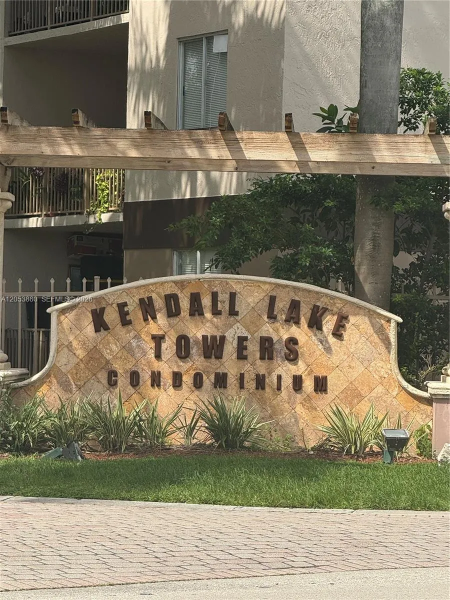 Foto de propiedad en 15241 SW 80th Street 310, Miami, FL 33193 Miami con MLS# 