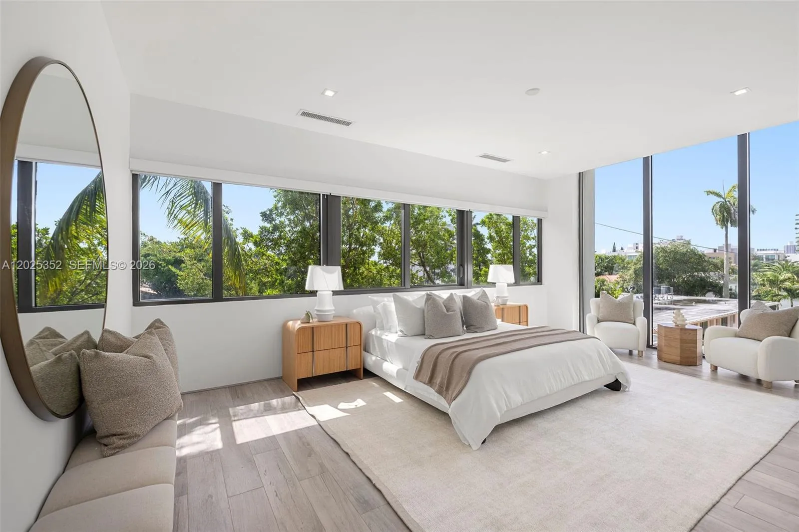 Foto de propiedad en 1525 Bay Road, Miami Beach, FL 33139 Miami Beach con MLS# 