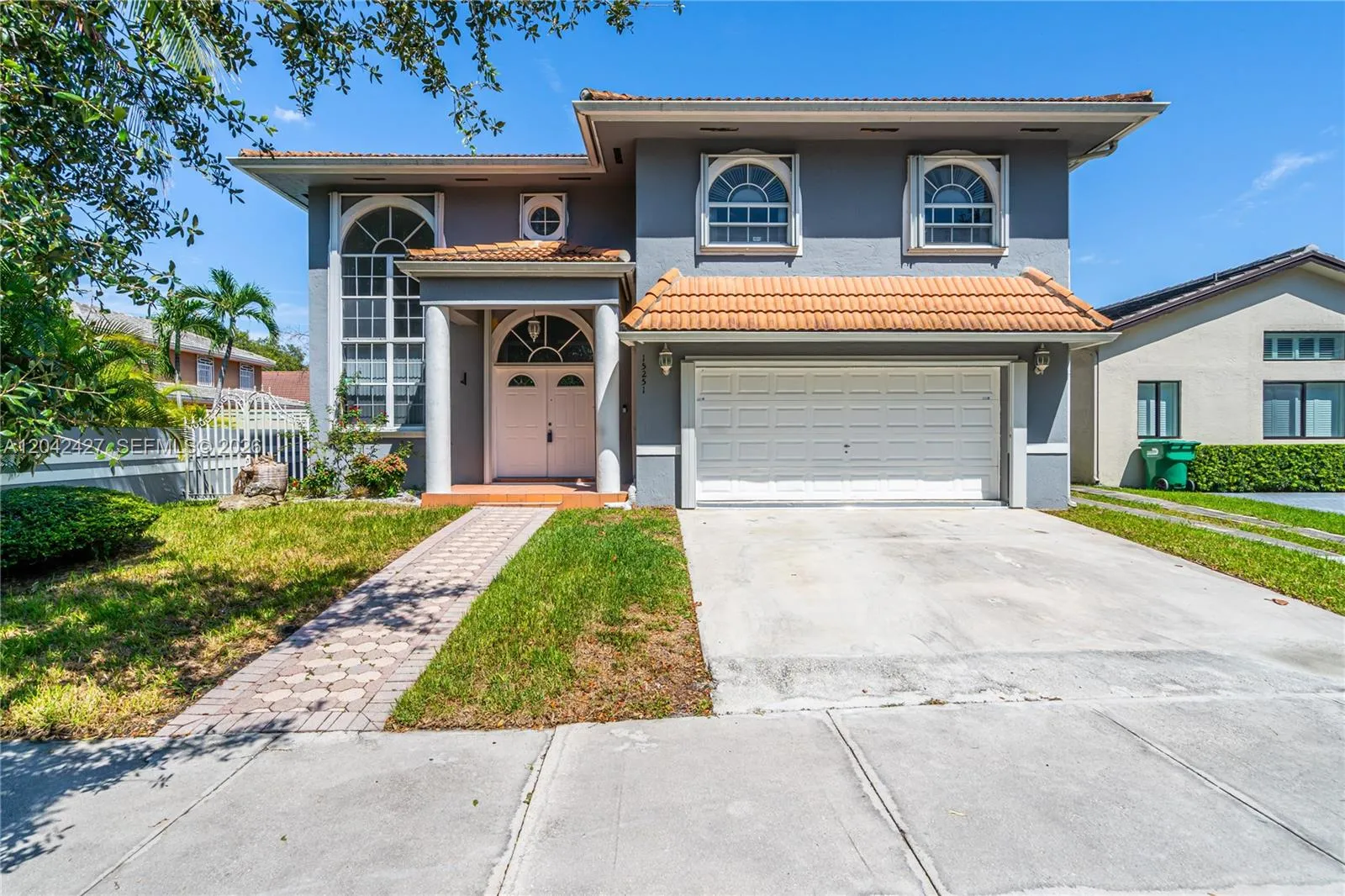 Foto de propiedad en 15251 NW 89th Avenue, Miami Lakes, FL 33018 Miami Lakes con MLS# 