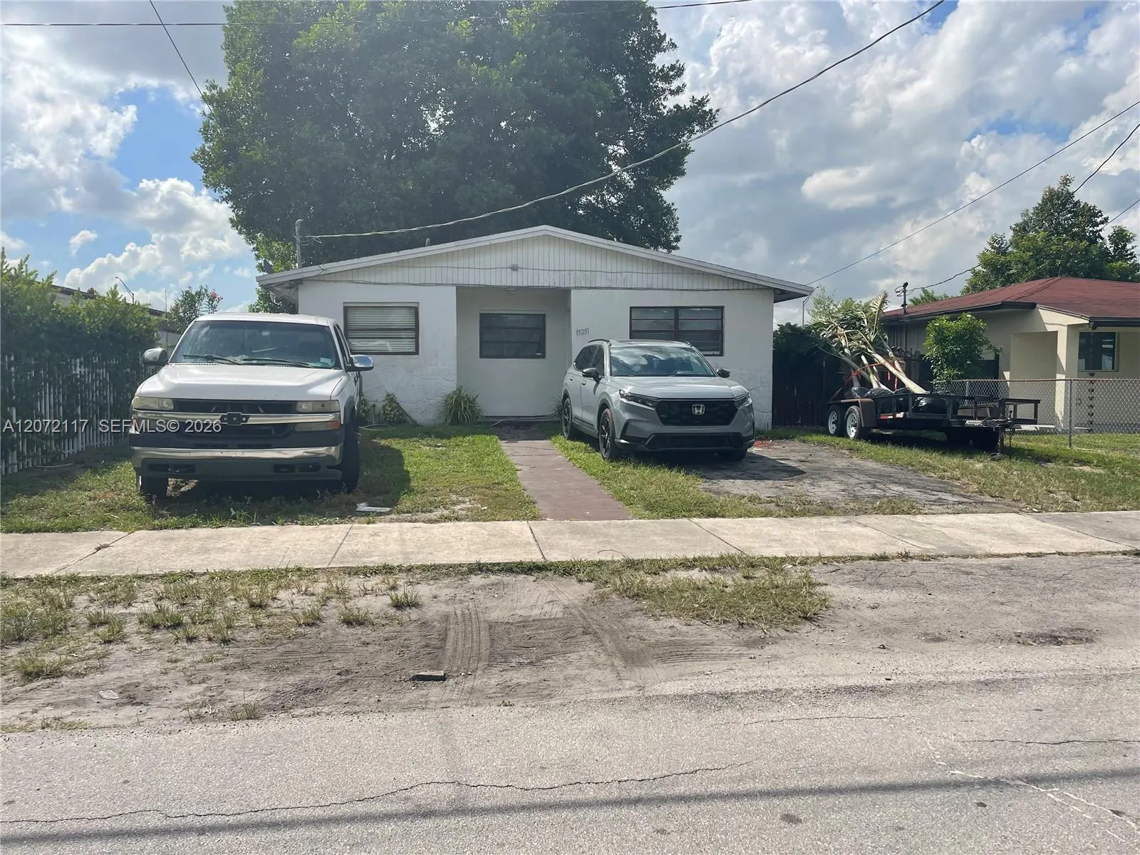 Foto de propiedad en 15251 Railroad Drive, Miami Gardens, FL 33054 Miami Gardens con MLS# 