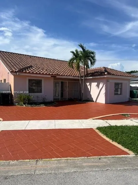 Foto de propiedad en 15253 SW 56th Terrace, Miami, FL 33193 Miami con MLS# 