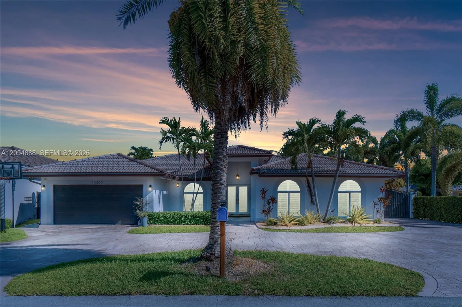 Foto de propiedad en 15260 SW 143rd Street, Miami, FL 33196 Miami con MLS# 
