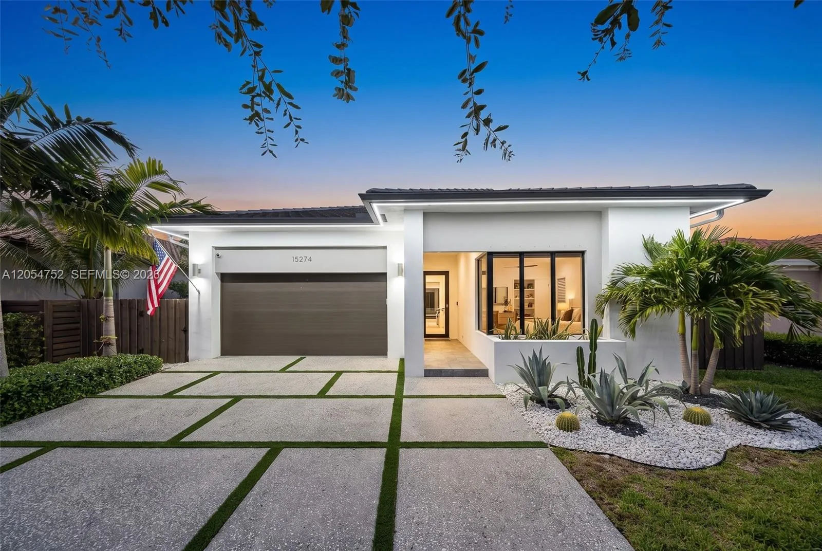 Foto de propiedad en 15274 SW 176th Lane, Miami, FL 33187 Miami con MLS# 